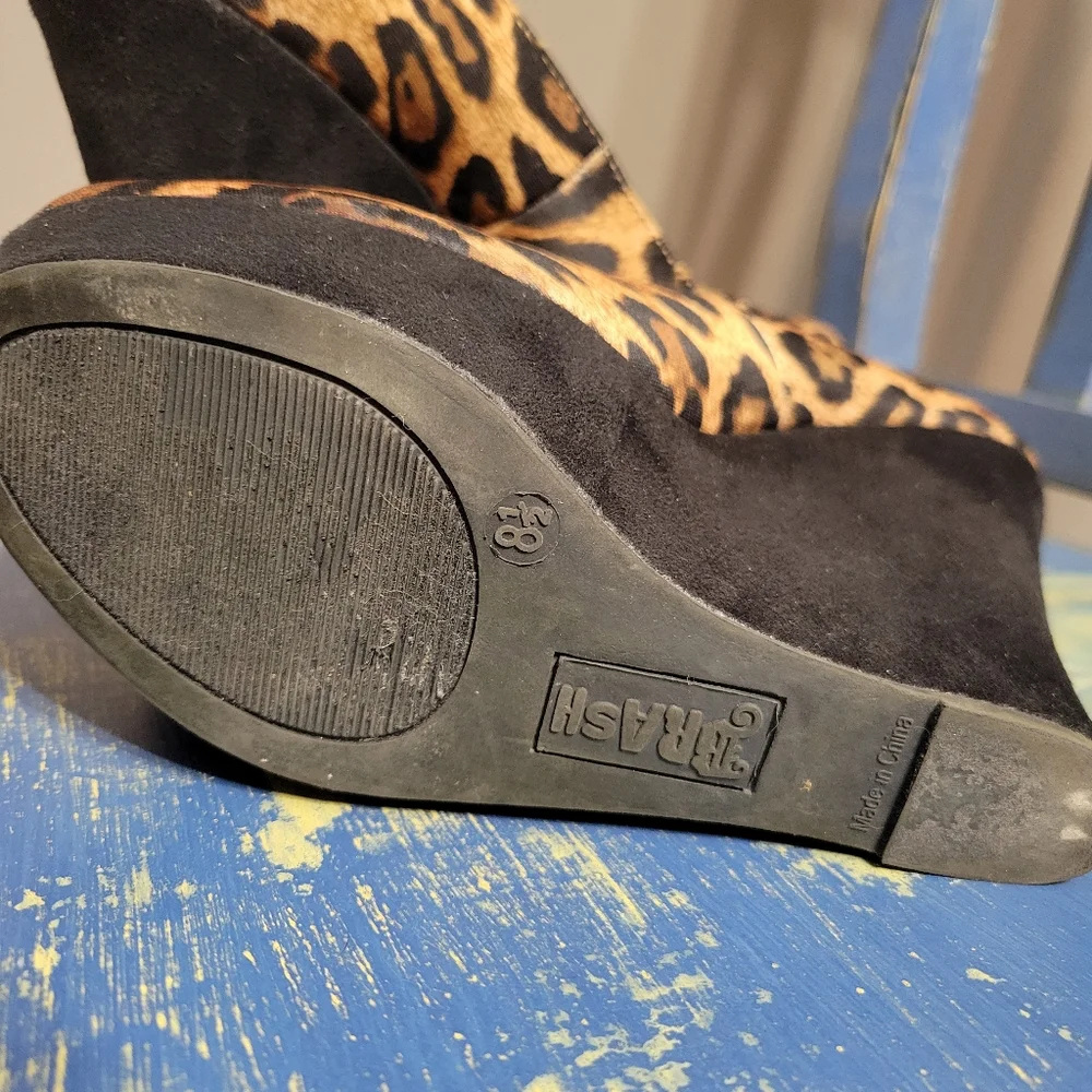 Brash Leopard Print Suede‎ Wedge Heels Mob Wife Womens Size 8.5
